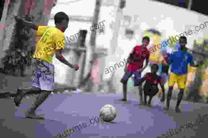 A Group Of Children Playing Soccer In The Streets Of Brazil Kinder Aus Der Ganzen Welt: Children Around The World (German Library: Dual Language For Beginners 67)